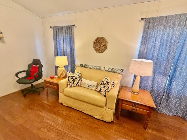 Building Photo - Fully Furnished, Move In Ready and Budget Friendly!