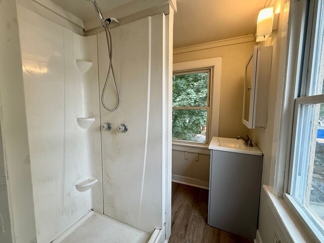 Building Photo - Updated 2 Bedroom Home FOR RENT in Bridget...