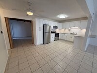 Building Photo - 949 Wainiha St