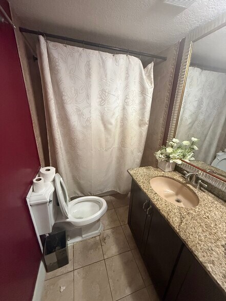 Building Photo - 7821 Hope St