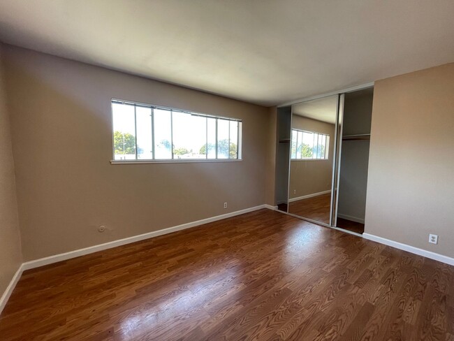 Building Photo - 3 Bedroom unit available in Hayward!