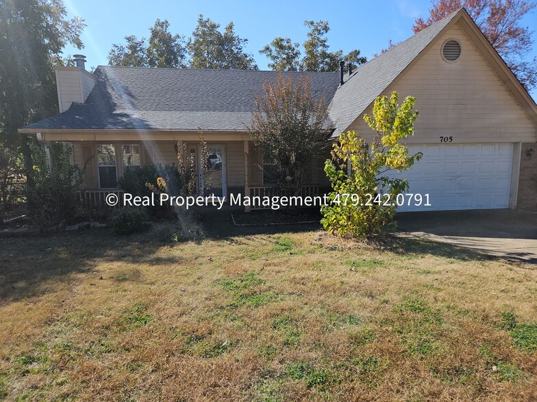 Building Photo - 705 J St