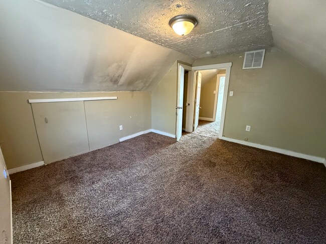 Building Photo - 1490 Indianola Ave