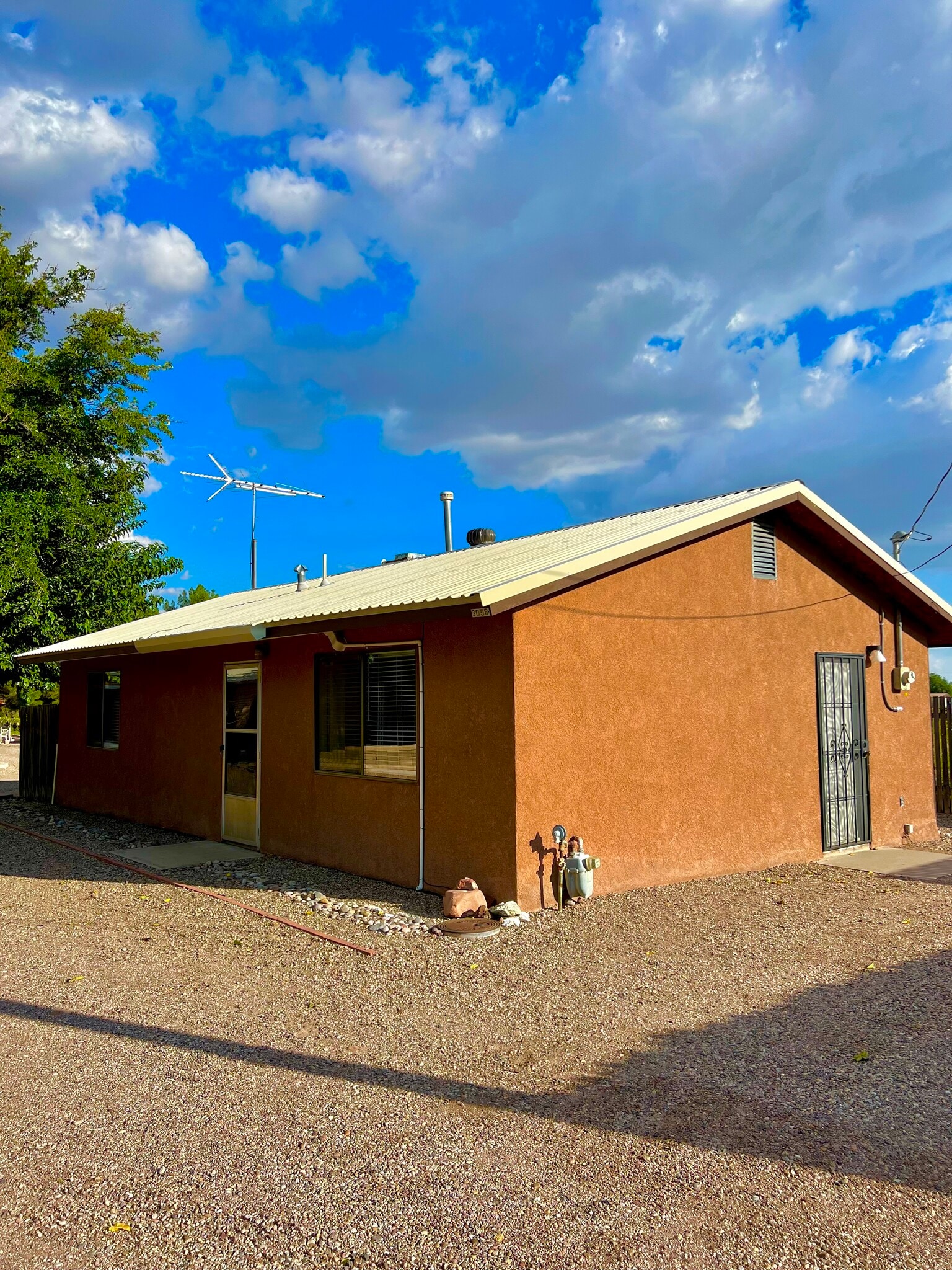 Building Photo - 3058 Tenorio Dr