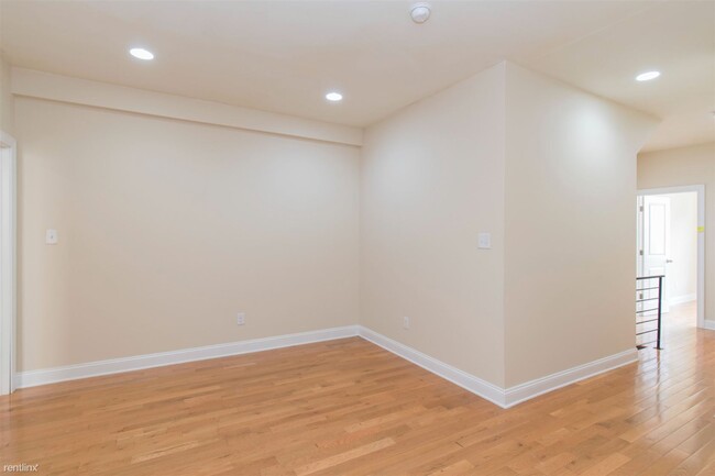 Building Photo - 5 br, 2 bath Triplex - 1842 N 17TH ST Unit...