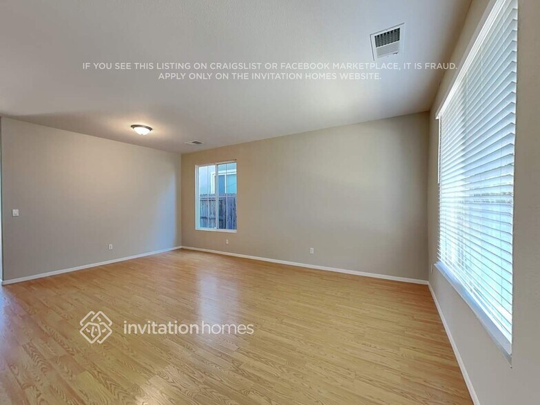 Building Photo - 573 Silver Saddle Dr