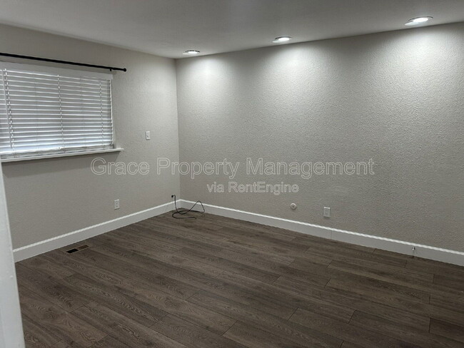 Building Photo - 4665 W 6th Ave