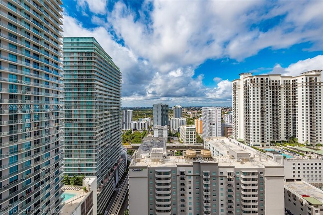 Building Photo - 1000 Brickell Plaza