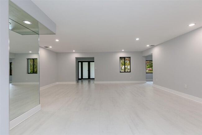 Building Photo - 13401 SW 83rd Ave
