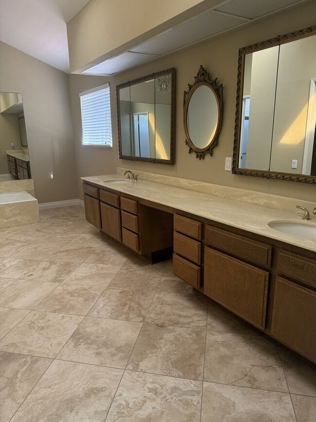 Building Photo - 4-Bed | 3 Bath | University City Home for Rent