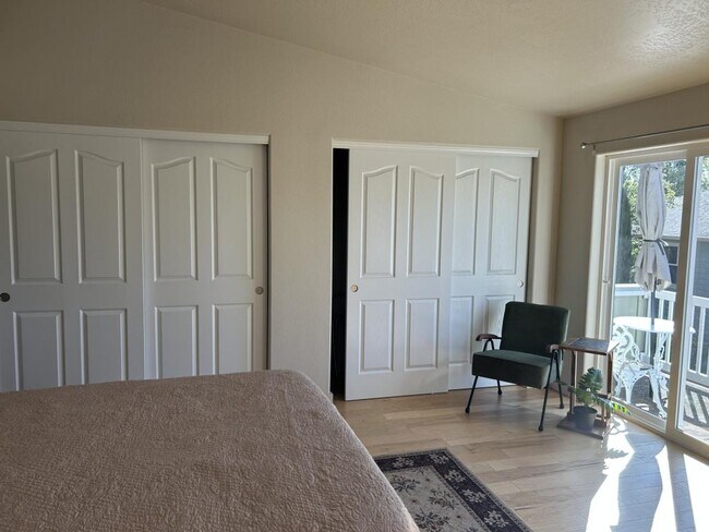 Building Photo - 237 Dunthorpe Dr