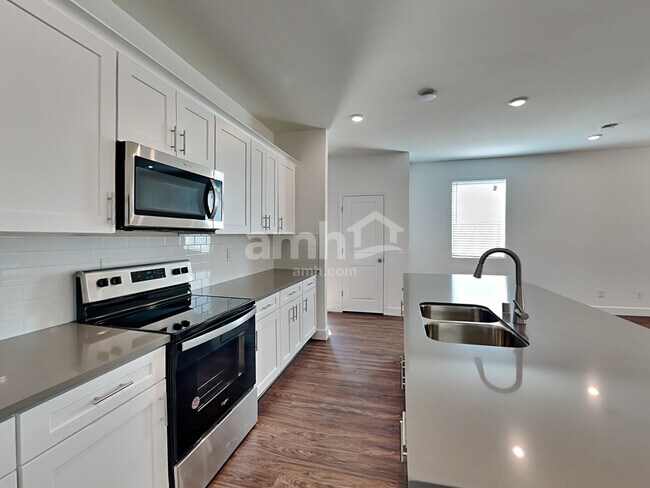 Building Photo - 10186 W Oleta Ave