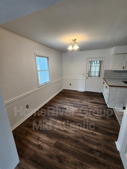 Building Photo - 6 Greenwood Ln