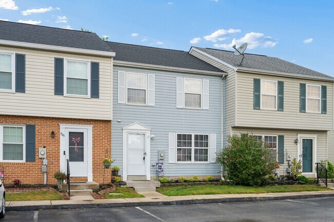 Building Photo - 411 Old Oak Pl