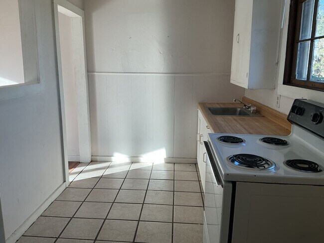 Building Photo - 1108-1112 Pisgah