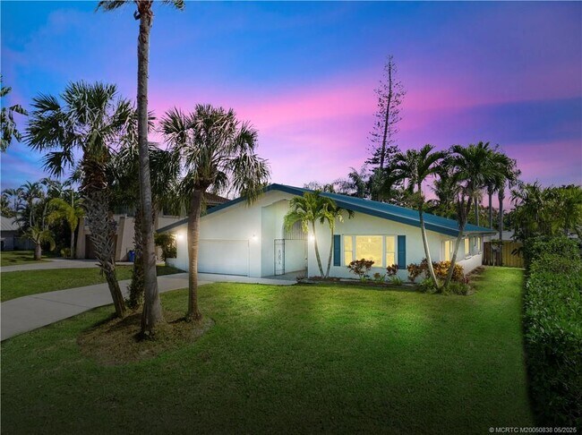 Building Photo - 4590 SE Glen Ridge Trail