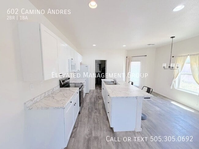 Building Photo - 602 Cam Andres