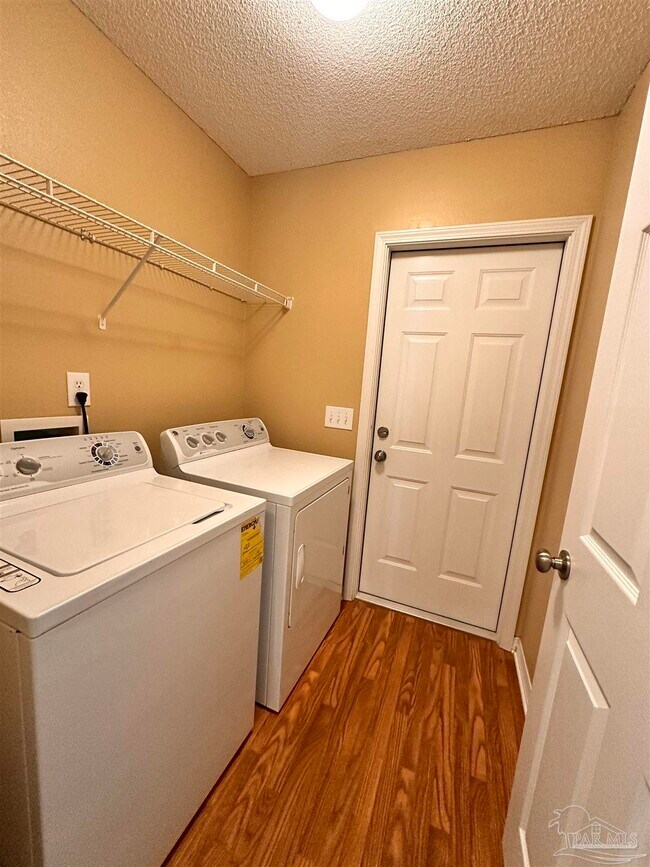 Building Photo - 4856 Genevive Ct