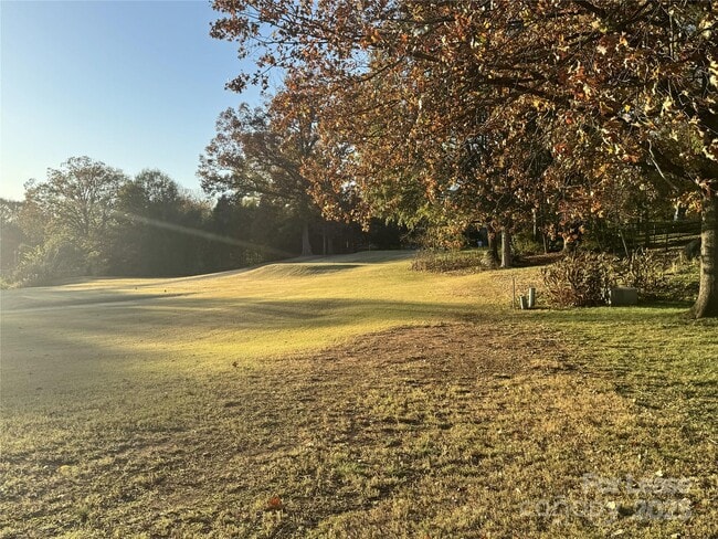 Building Photo - 8509 Golf Ridge Dr