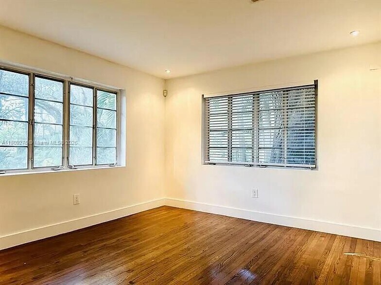 Building Photo - 400 NE 86th St