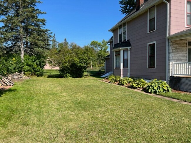 Building Photo - Duluth MN - 4+ bed - 2-bath - 2-car garage