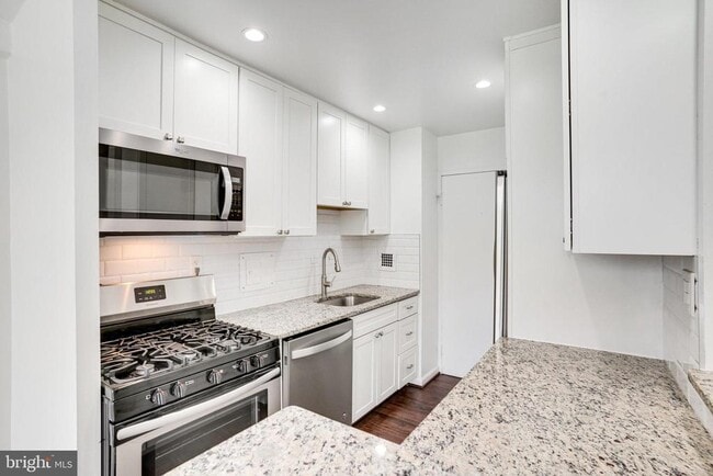 Building Photo - 6621 Wakefield Dr