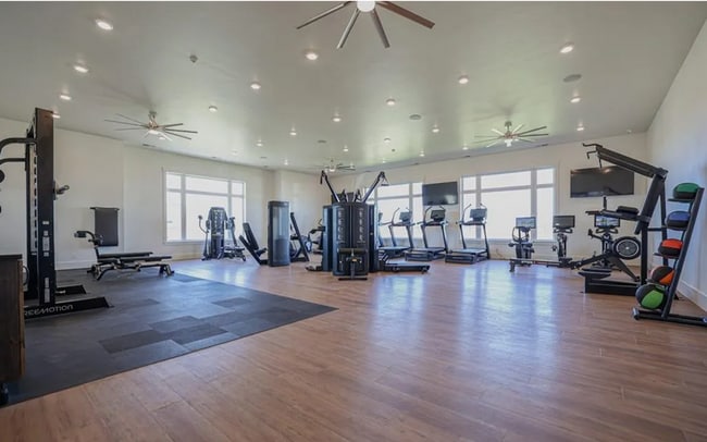 Building Photo - *$200 OFF FIRST MONTH RENT! | BEAUTIFUL 3 bed, 2 bath home in the desirable Summerfield Subdivision