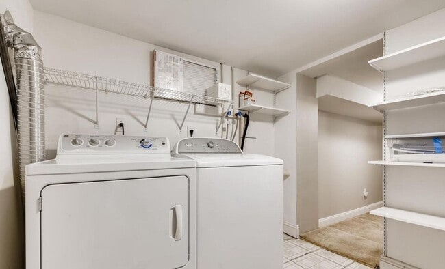 Building Photo - Charming 3 Bedroom/2.5 Bathroom Townhome with Finished Basement in Canton, MD!