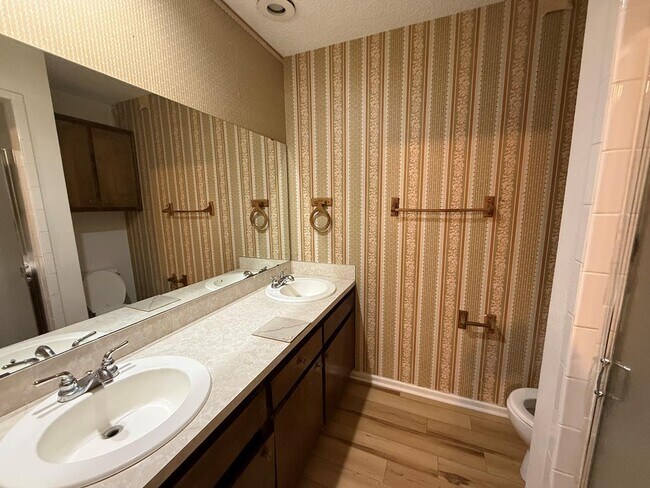 Building Photo - 6428 Amber Dr