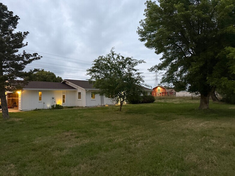 Building Photo - 12065 Hobday Rd