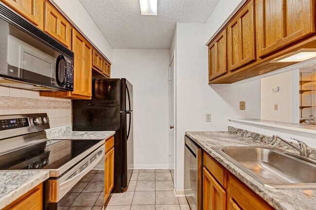 Building Photo - 1202 Thorpe Ln