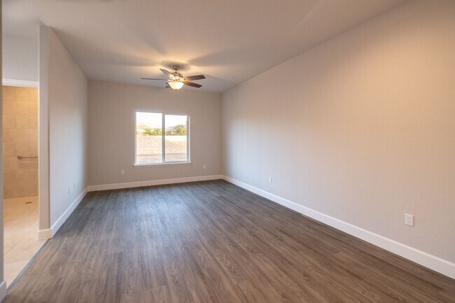 Building Photo - 814 N Palm St