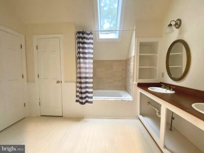 Building Photo - 5080 Harvest Ln