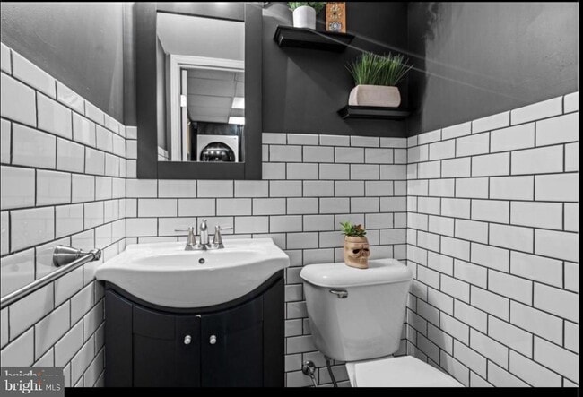 Building Photo - 809 Millwood Rd