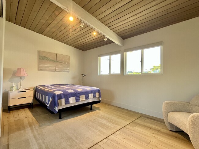 Building Photo - 2503 Aster St