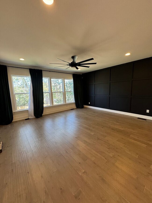Building Photo - 3 bed. 2.5 bath in East Nashville ready fo...