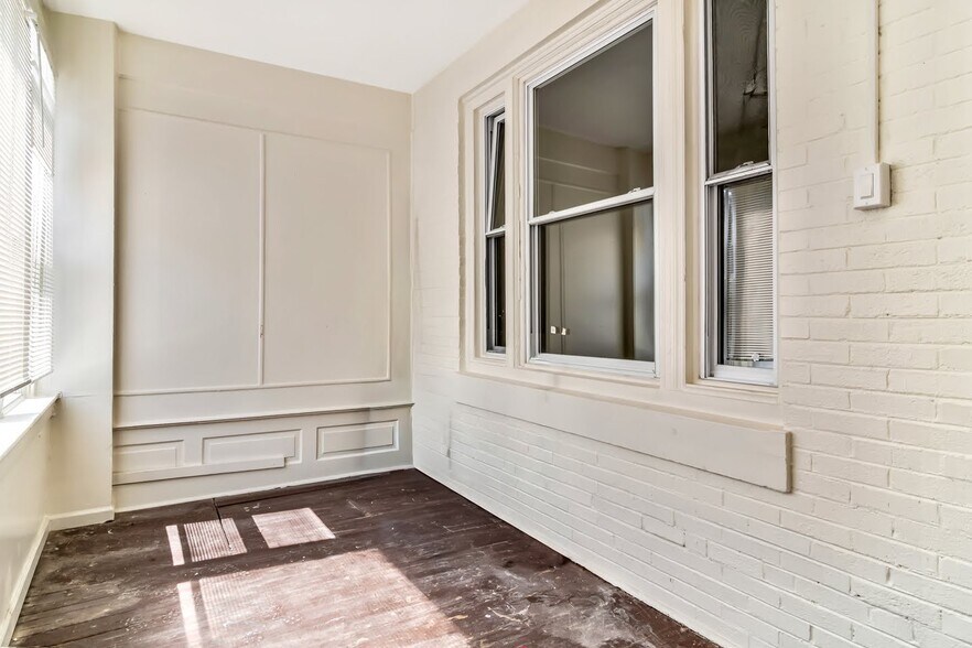 Building Photo - 4808 N Franklin St