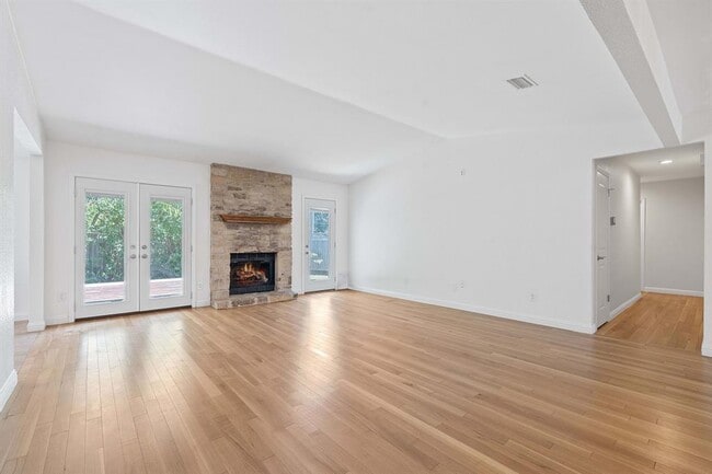 Building Photo - 6550 Fair Valley Trail