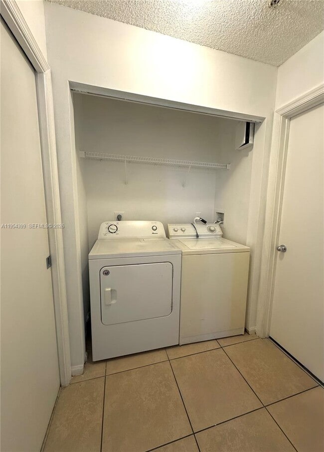 Building Photo - 4808 N State Rd 7