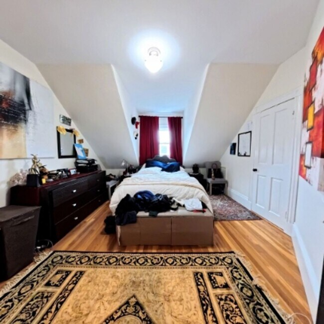 Building Photo - Large Unit in brookline Village, In-Unit Washer and Dryer, One Parking Space is Included