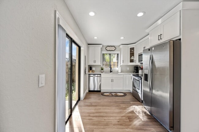 Building Photo - 13745 Yarmouth Dr