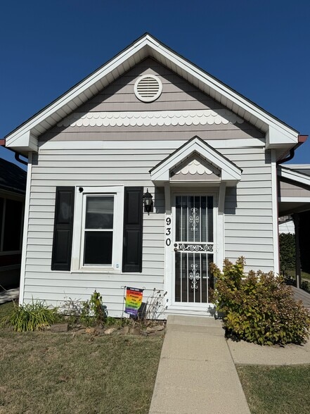 Building Photo - 930 Lexington Ave