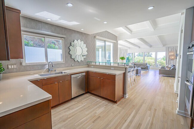 Building Photo - COMING SOON! 3 Bedroom Home for Rent in West Hollywood!
