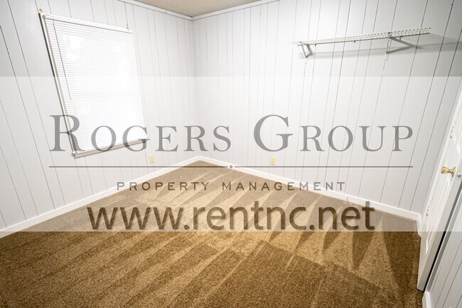 Building Photo - #105 - 428-430 Ridley St Duplex