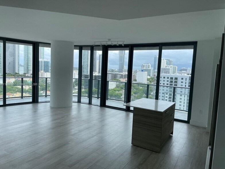 Building Photo - 121 NE 34th St