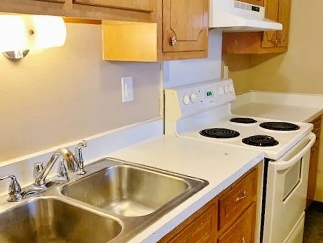 Building Photo - 105 S Elder Ln