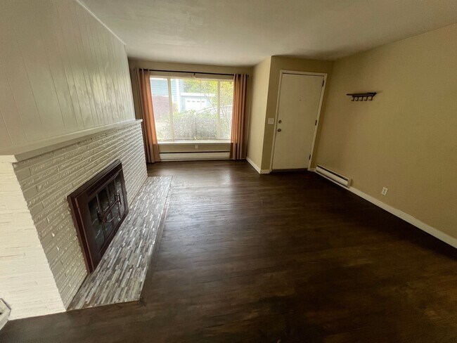 Building Photo - Girgis Duplex