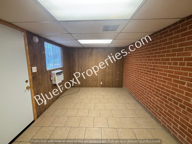 Building Photo - 4825 E 23rd St