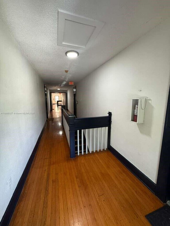 Building Photo - 124 Mendoza Ave