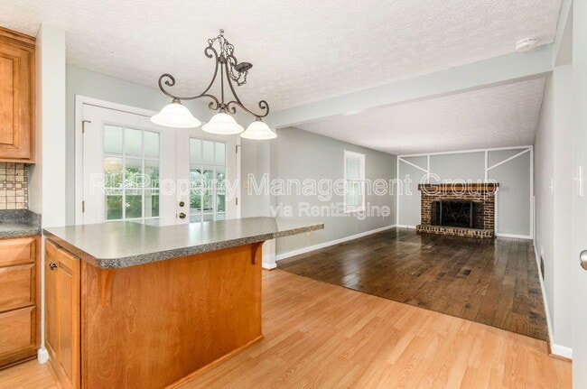 Building Photo - 66 Haddam Pl E